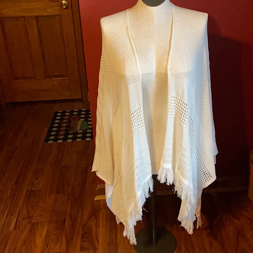 WHITE KNIT SHAWL